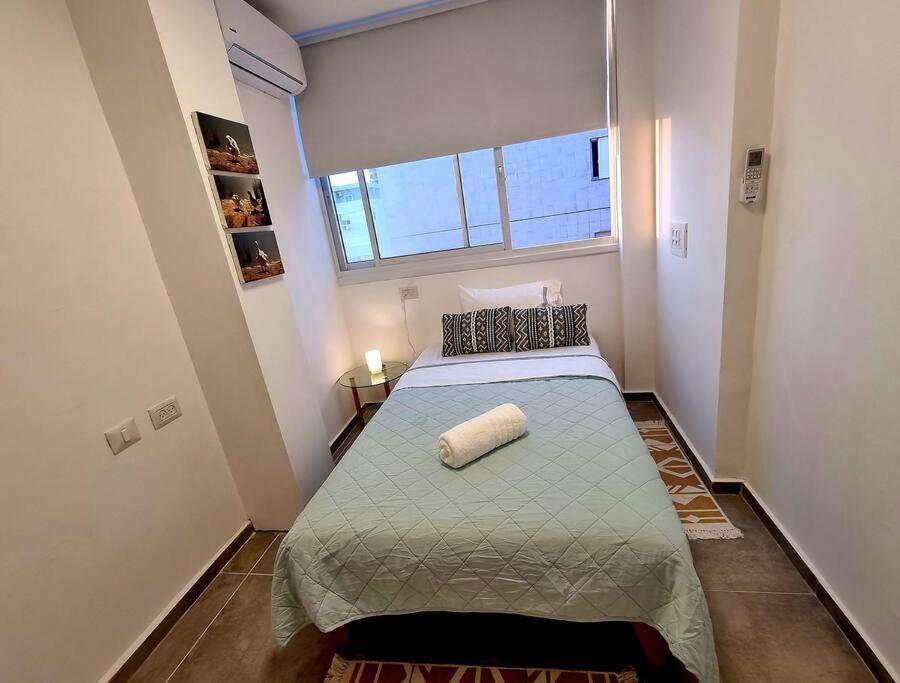 Beautiful 2-Bedroom Sea-View Apartment 네타니아 외부 사진