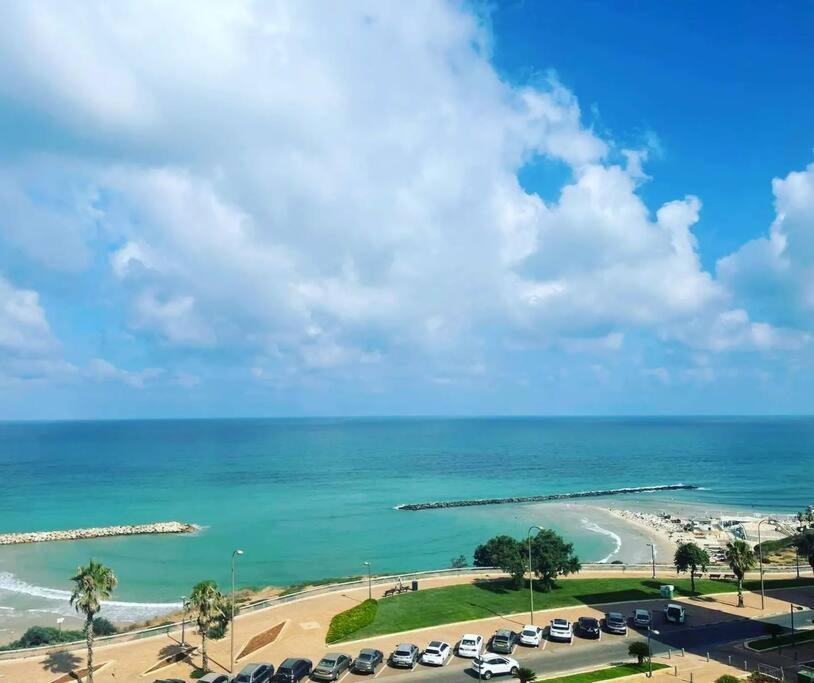 Beautiful 2-Bedroom Sea-View Apartment 네타니아 외부 사진