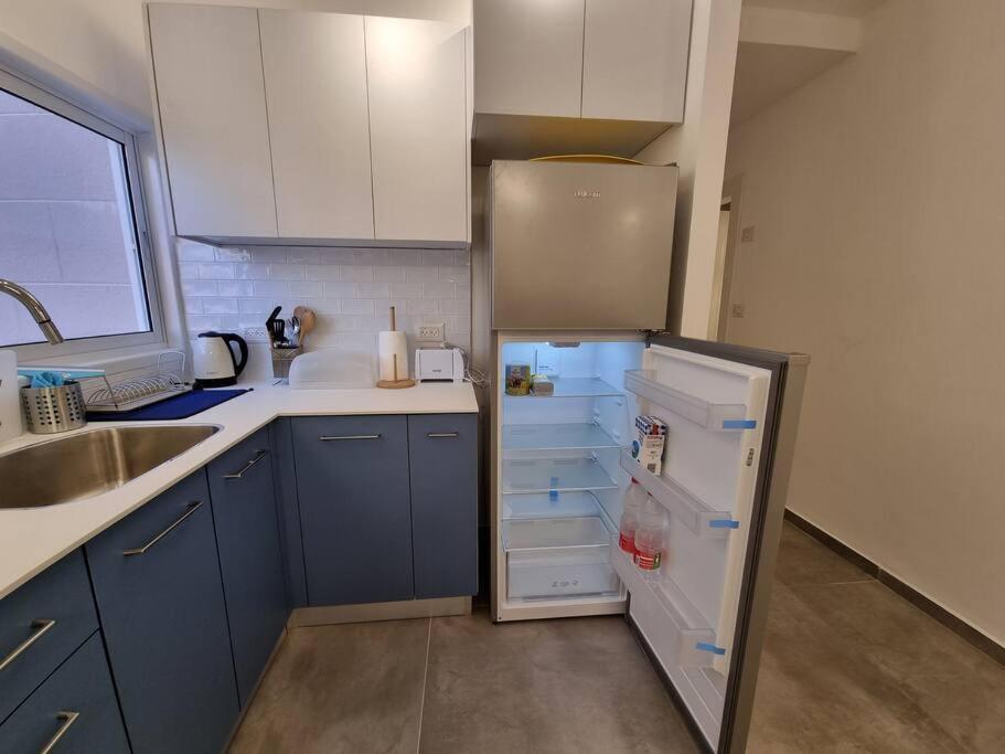 Beautiful 2-Bedroom Sea-View Apartment 네타니아 외부 사진