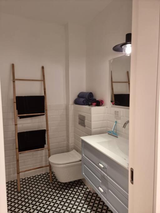 Beautiful 2-Bedroom Sea-View Apartment 네타니아 외부 사진